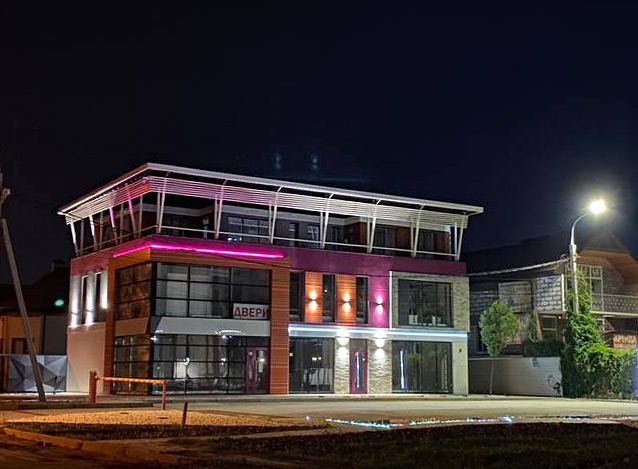 Арендовать помещение под нотариальные услуги в Краснодаре, Ночная подсветка здания Ветеранов